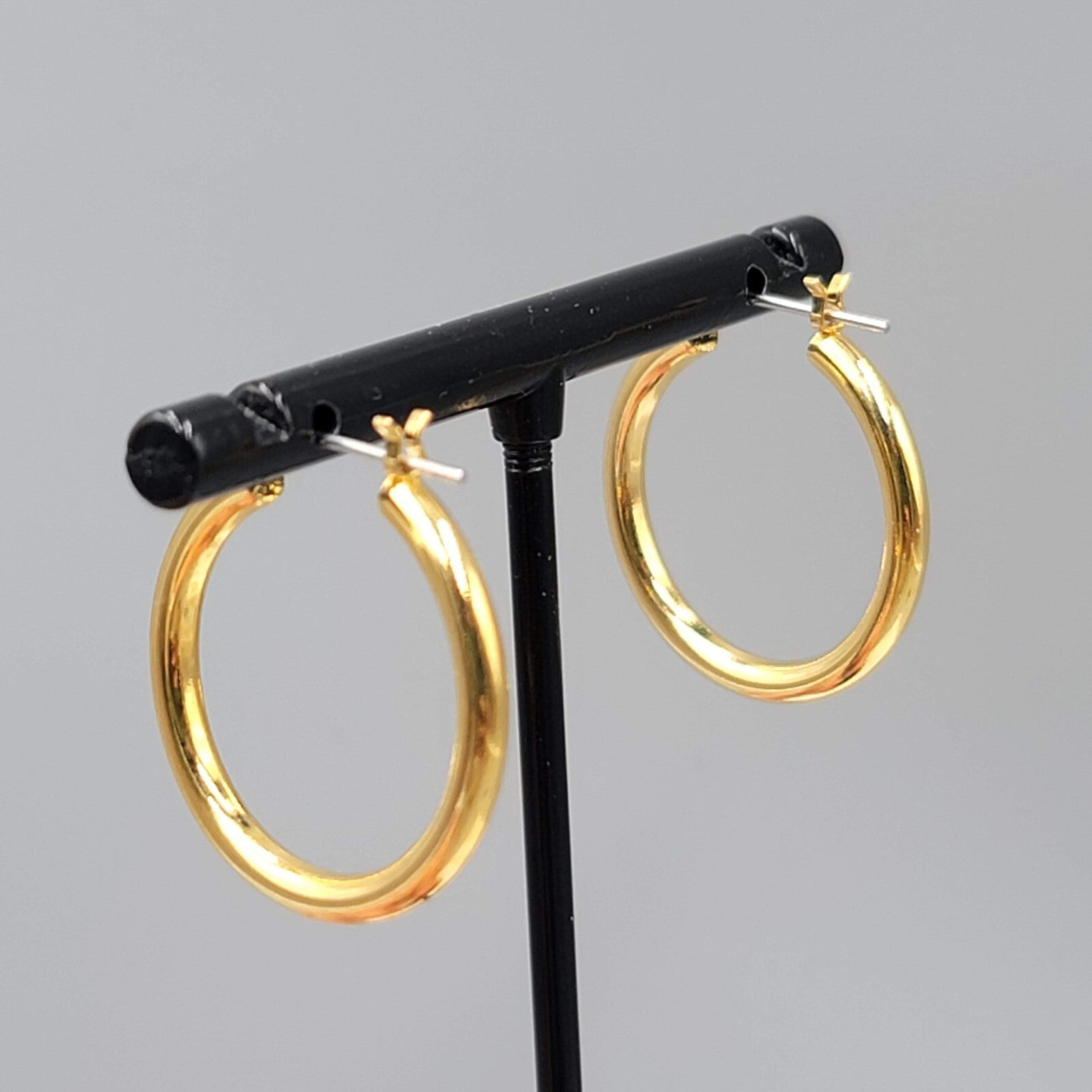 Pierced Earrings Gold tone Round Hoops 7/8"